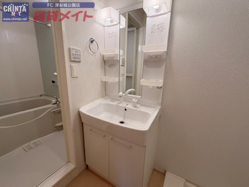 洗面設備　同物件別部屋写真