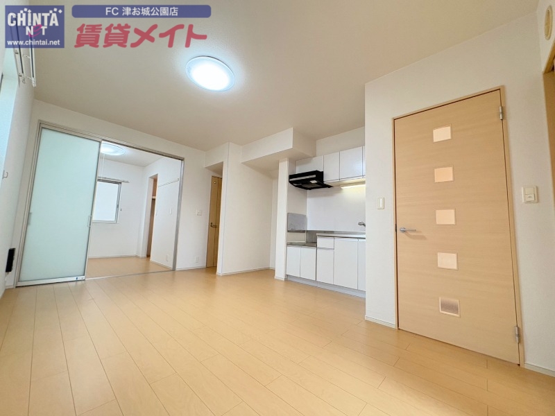 居室・リビング　同物件別部屋写真