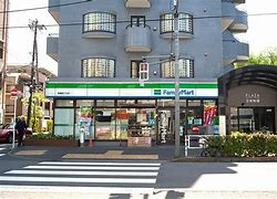 コンビニ　ファミリーマート駒場四丁目店（コンビニ）まで87m
