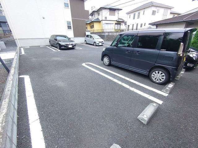 駐車場　車をお持ちの方に嬉しい駐車場付きの物件です