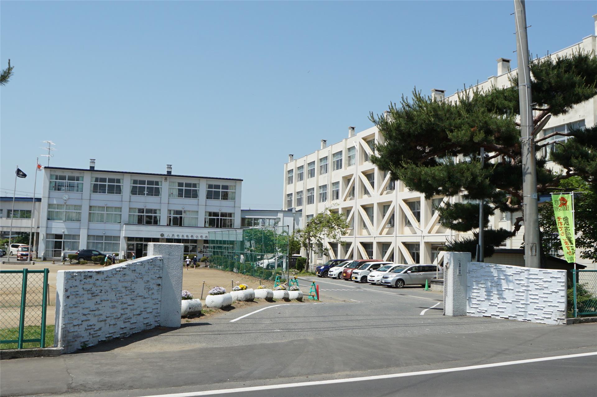 小学校　八戸市立白銀小学校（小学校）まで545m