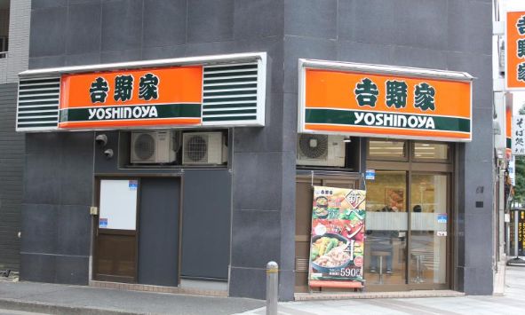 飲食店　吉野家小伝馬町店（飲食店）まで52m