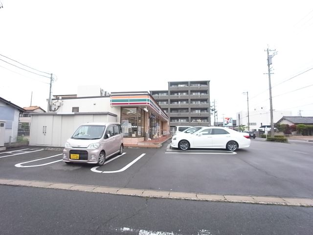 コンビニ　セブンイレブン（コンビニ）まで570m