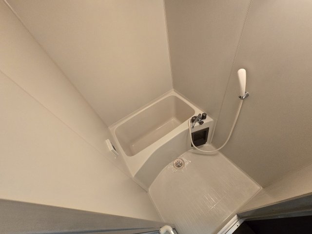 バス・シャワールーム　コンパクトで使いやすいお風呂です