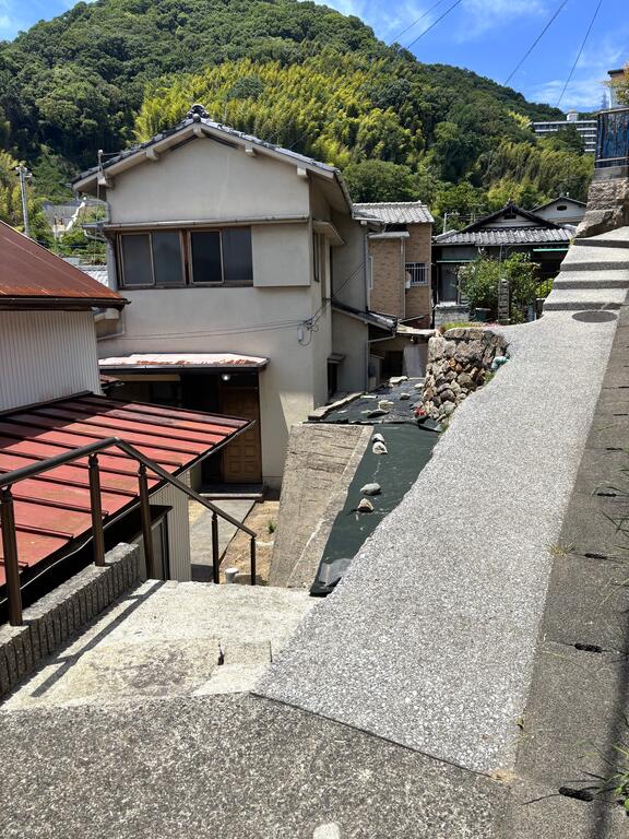 その他　敷地に入る前に階段があります♪