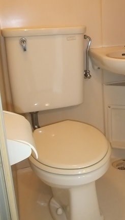 トイレ　※別タイプの参考画像になります。