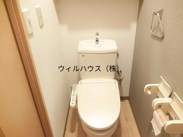 トイレ　洋室も広々！