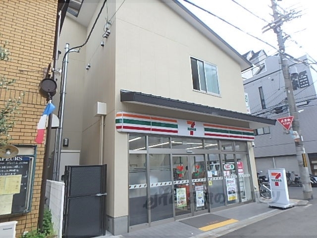 コンビニ　セブンイレブン京都東洞院押小路（コンビニ）まで140m