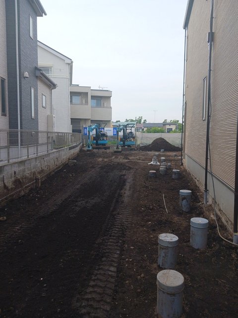 駐車場　建築中
