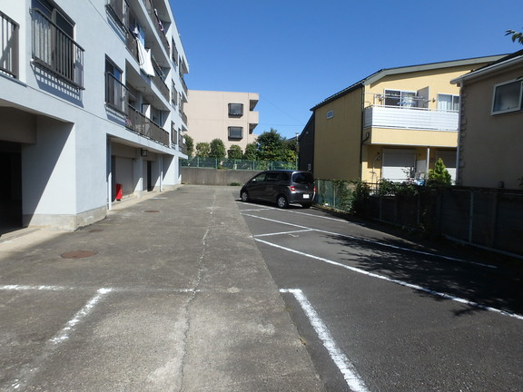 駐車場　敷地内駐車場