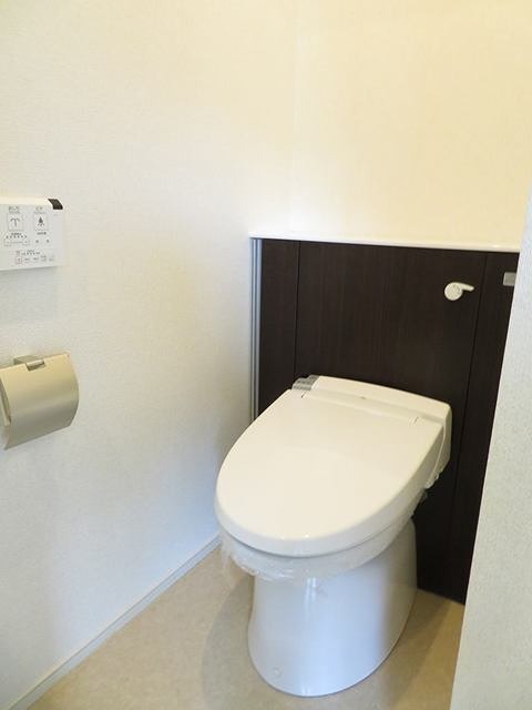 トイレ　ウォシュレット完備です。