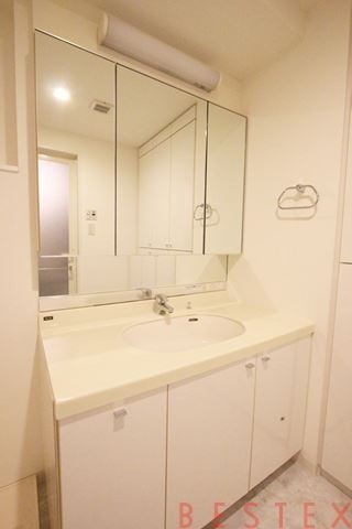 洗面設備　※同建物内・別タイプの参考写真です。
