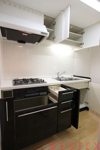 キッチン　※同建物内・別タイプの参考写真です。