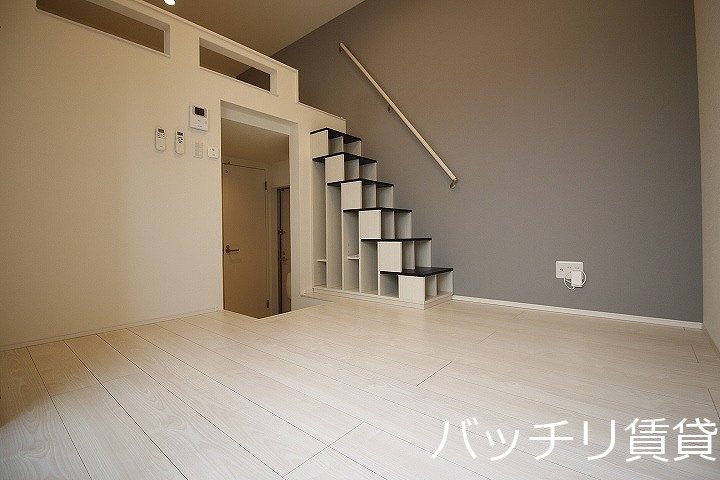 居室・リビング　画像は同型タイプの為、現状を優先致します。