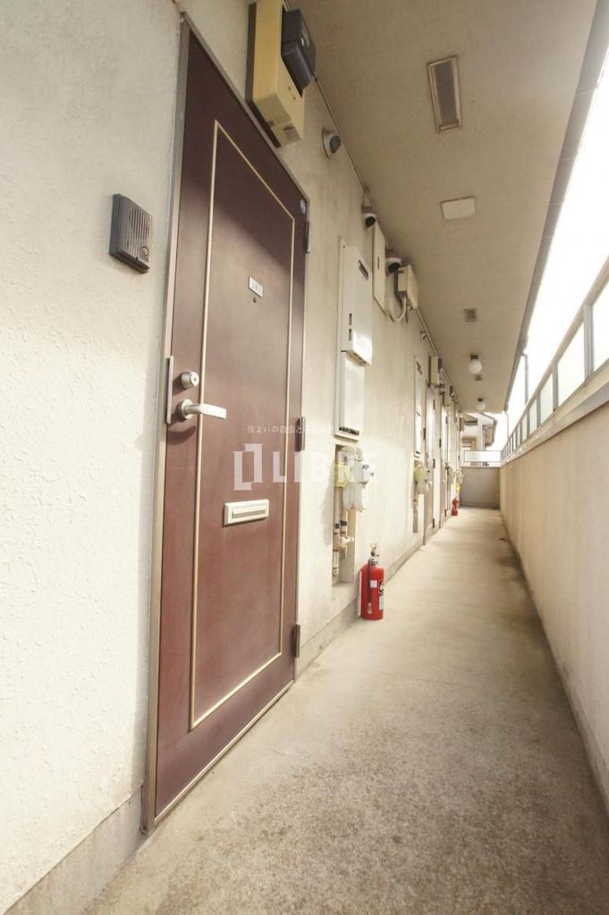 玄関　廊下側玄関