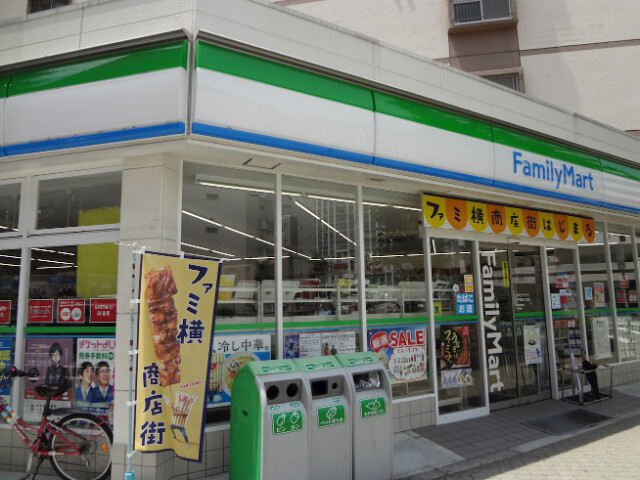 コンビニ　ファミリーマート江戸堀二丁目店（コンビニ）まで258m