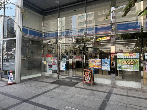 コンビニ　ローソン 西区土佐堀一丁目店（コンビニ）まで64m