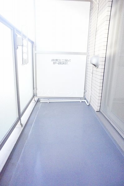 バルコニー　広々ベランダは洗濯もしっかり干せますね。※参考画像
