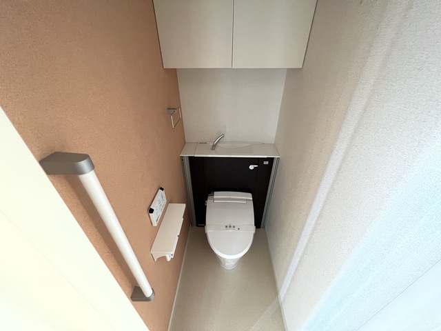 トイレ　★人気の温水洗浄便座付きです★