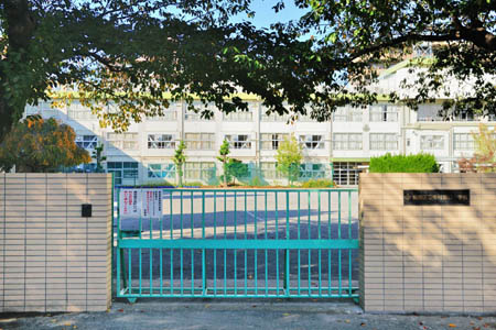 小学校　板橋区立志村第四小学校（小学校）まで420m