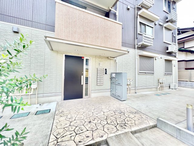 エントランス　清潔なエントランスです