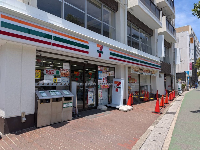 コンビニ　セブンイレブン（コンビニ）まで550m