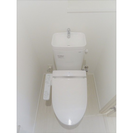 トイレ　ウォシュレット付き