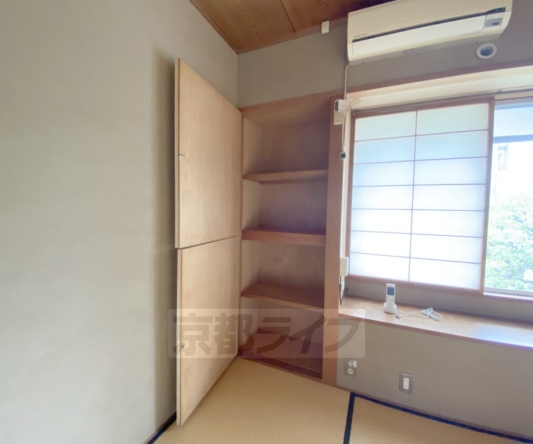 収納　２階８帖洋室の収納です。