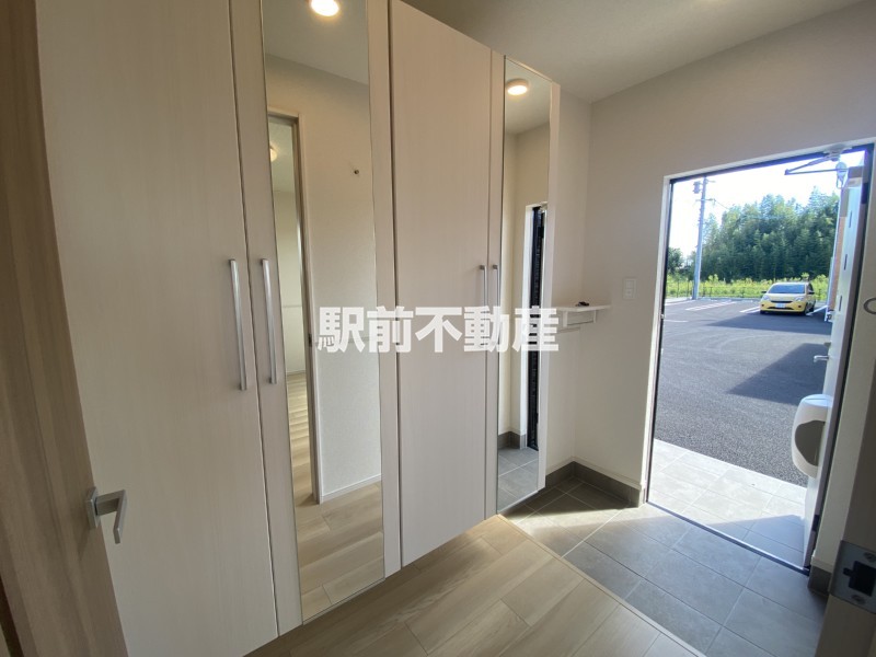 玄関　同タイプ別建物