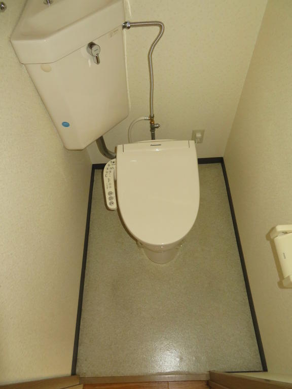 トイレ　温水洗浄便座付きトイレ