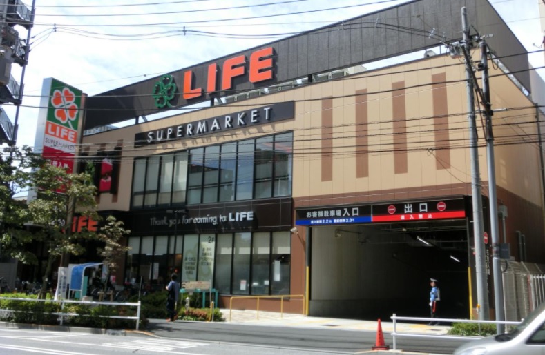スーパー　ライフ若松河田駅前店（スーパー）まで588m