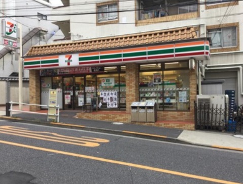 コンビニ　セブンイレブン新宿喜久井町店（コンビニ）まで246m