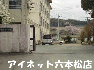 小学校　福岡市立小笹小学校（小学校）まで566m
