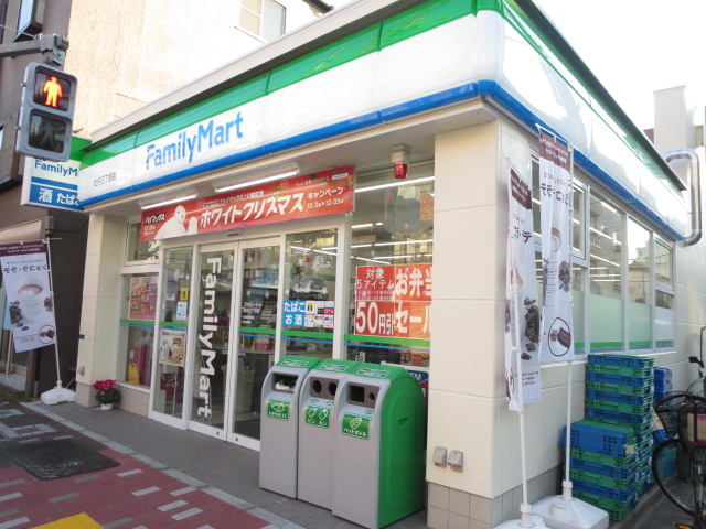 コンビニ　ファミリーマート 牡丹三丁目店（コンビニ）まで216m