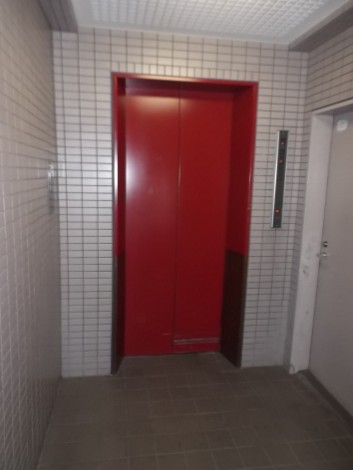 エントランス　エレベーター完備☆