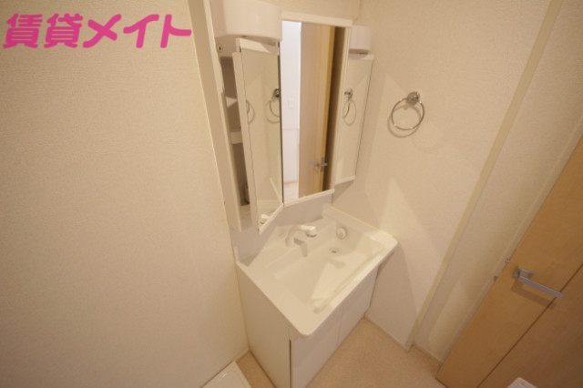 洗面設備　別部屋同型タイプ