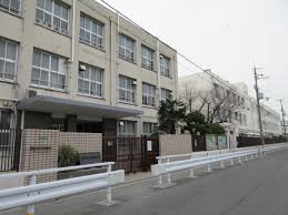 小学校　大阪市立瓜破小学校（小学校）まで691m