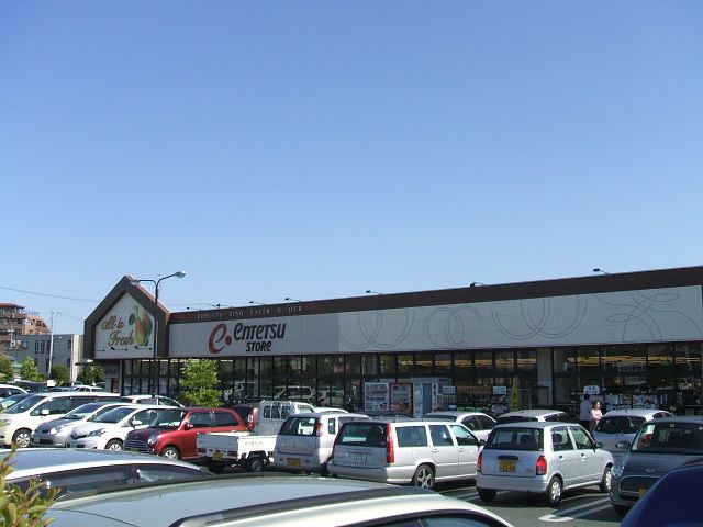 スーパー　遠鉄ストア富塚店（スーパー）まで665m