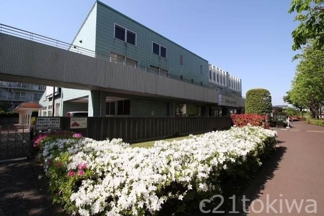 図書館　志木市立柳瀬川図書館（図書館）まで551m