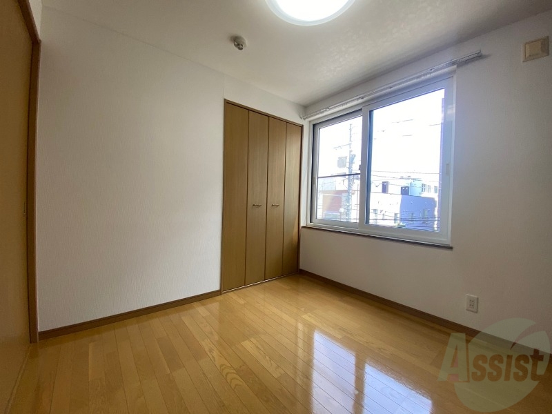 その他部屋・スペース　こちらのお部屋は光が差し込む、温かみのあるお部屋です。