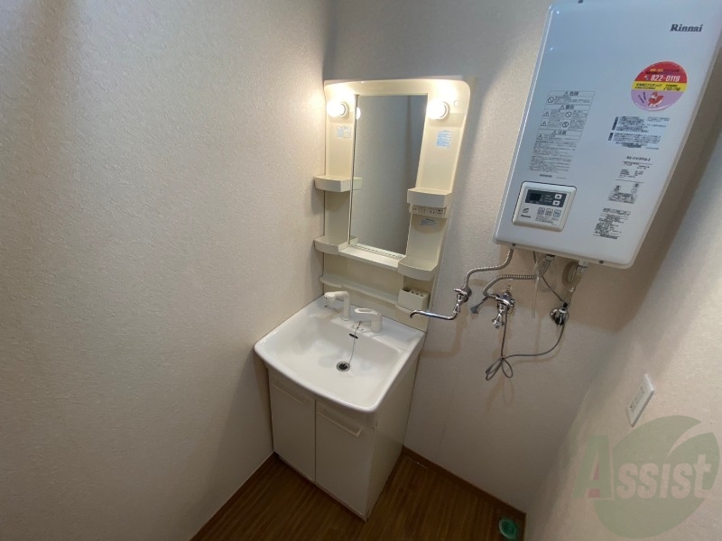 洗面設備　収納も豊富で使い勝手の良い洗面化粧台です。
