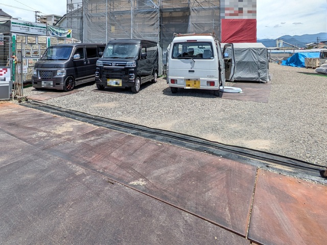 駐車場　建築中
