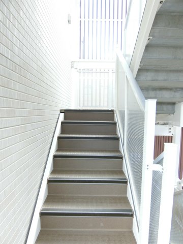エントランス　【女性のお一人暮らしでも安心のセキュリティ♪】
