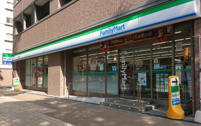 コンビニ　ファミリーマート（コンビニ）まで10m