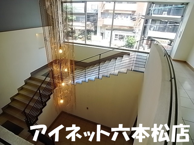 エントランス　エントランスはこんな感じです。