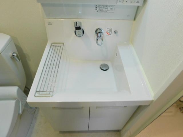 洗面設備　シャワー洗面所です。