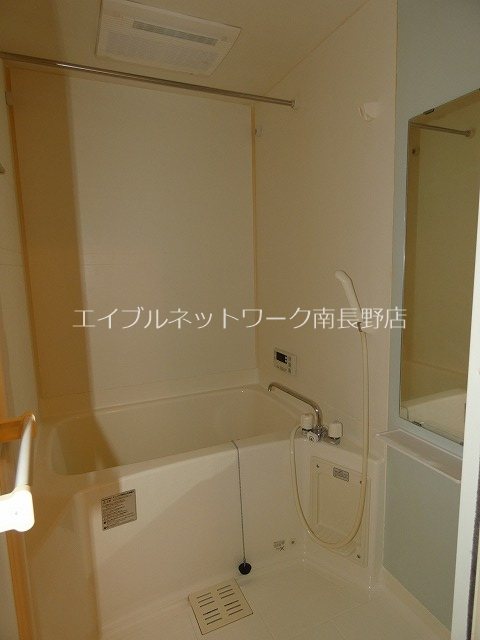バス・シャワールーム　参考：101号室（内装・設備が異なる場合があります。）