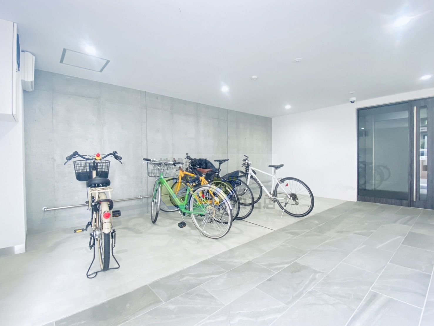 その他共有部分　屋内駐輪場完備しています♪