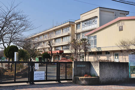 中学校　柏市立柏第四中学校（中学校）まで1130m