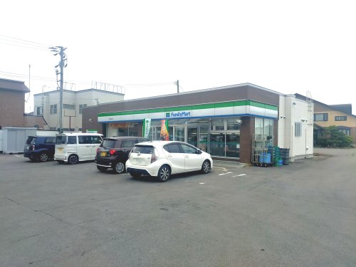 コンビニ　ファミリーマート 小柳店（コンビニ）まで593m